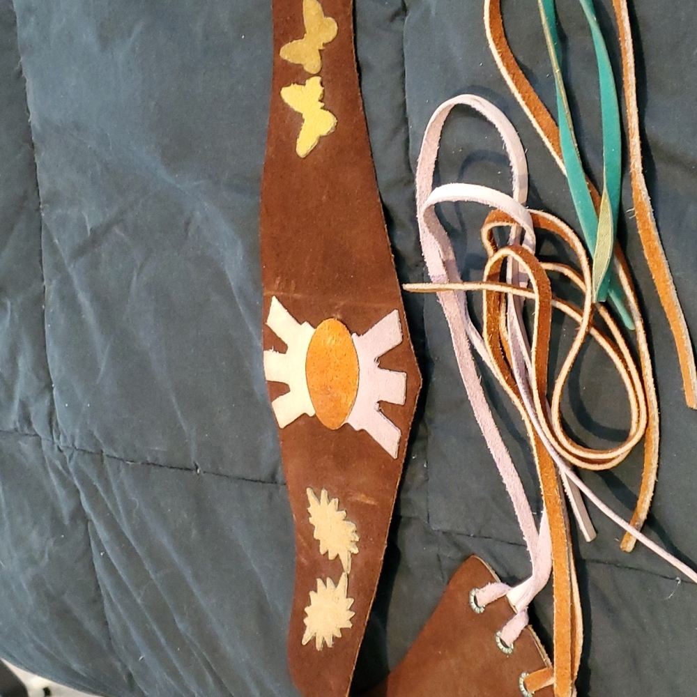 Vintage 1960s suede belt. - Picture 2 of 4